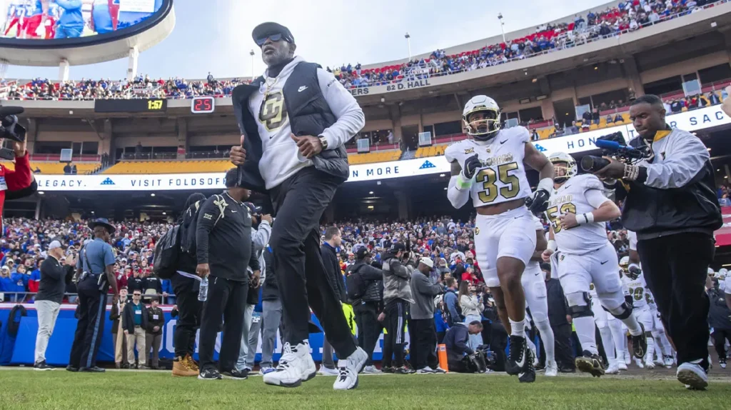 Colorado-runs-onto-the-field