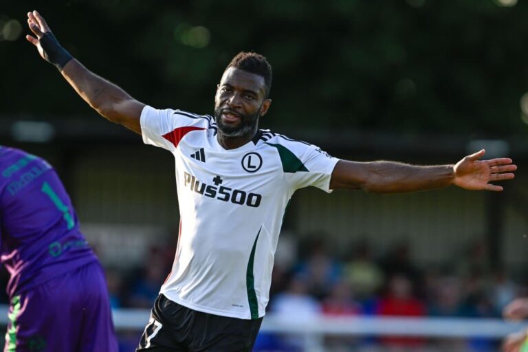 Jean-Pierre Nsame of Legia Warszawa celebrates his goal to make it 0-4 Legia Warsaw during the UEFA Europa Conference League Second Qualifying Round 2nd leg match Caernarfon Town vs Legia Warsaw at Nantporth, Bangor, United Kingdom, 1st August 2024(Phot